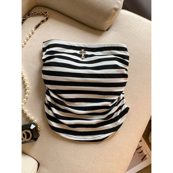 Csőtop váll nélküli, karcsú szabás, rövid fazon, poliészter anyag (90–95% poliészter)