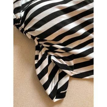 Csőtop váll nélküli, karcsú szabás, rövid fazon, poliészter anyag (90–95% poliészter)