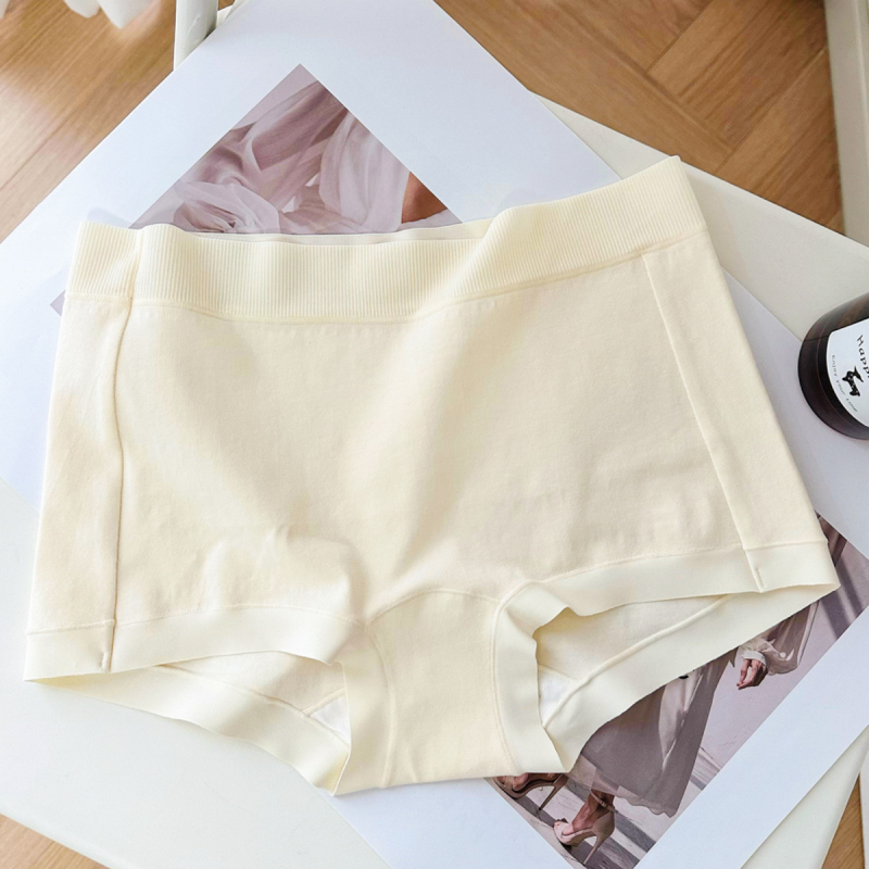Ženske pamučne bokserice s antibakterijskim preponskim dijelom; glavni materijal 95–100% pamuk, podstava prepona 100% pamuk, boxer stil, srednji pojas
