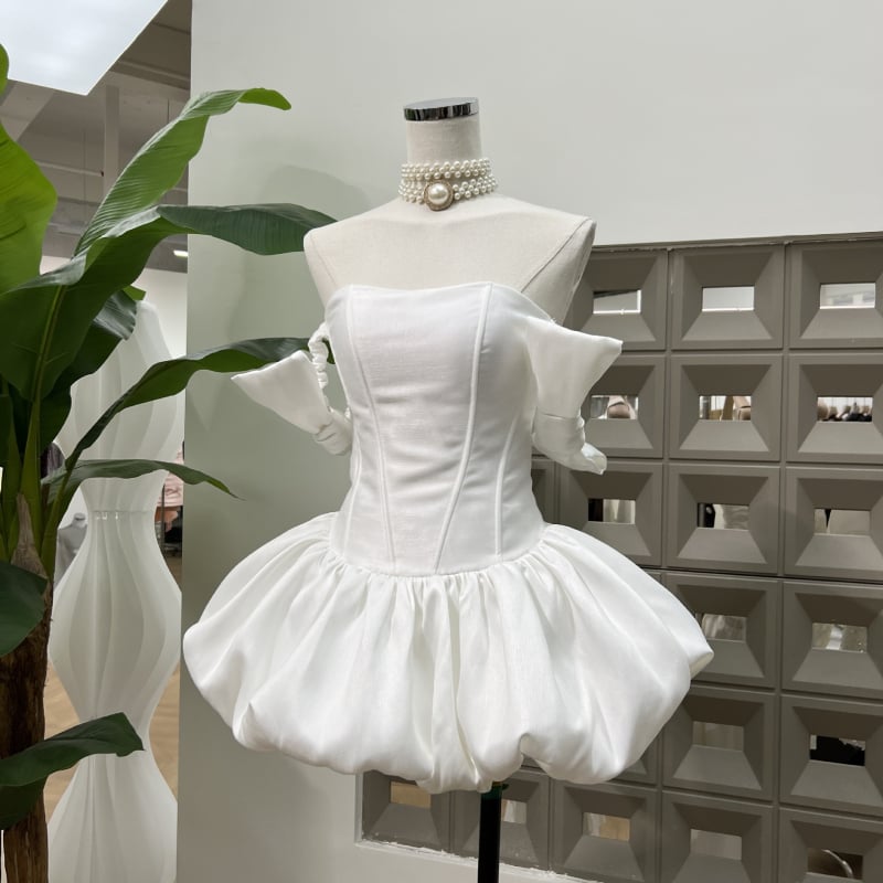 Dviejų dalių poliesterio komplektas: vamzdinis viršus ir trumpa A linijos sijonas