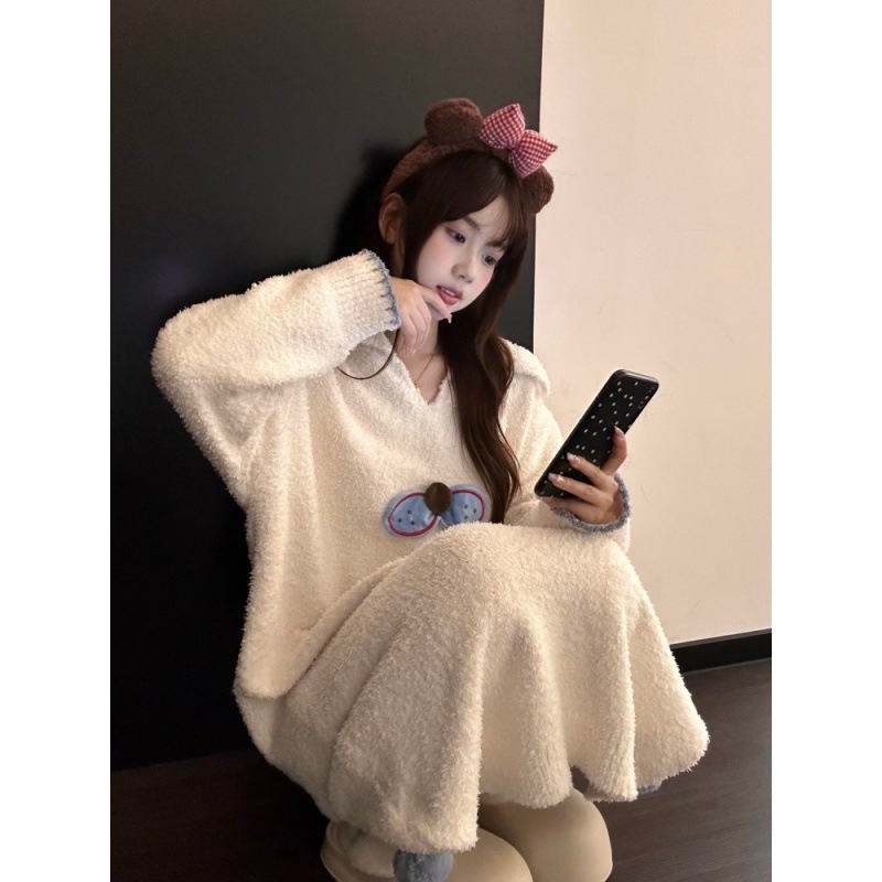 Ženska noćna haljina s mačjim uzorkom i pol velvet materijalom, dugi rukavi, V-izrez, 100% poliester, srednja dužina