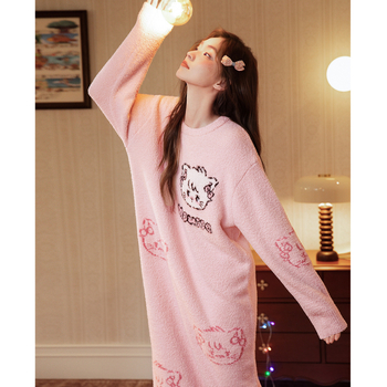 Ženska noćna haljina od poluveleura, pulover stil, okrugli ovratnik, dugi rukavi, duga suknja