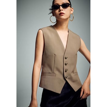 Ženski vest s V-izrezom, slobodan kroj, duljina 50–65 cm, mrežasti materijal sa spandexom