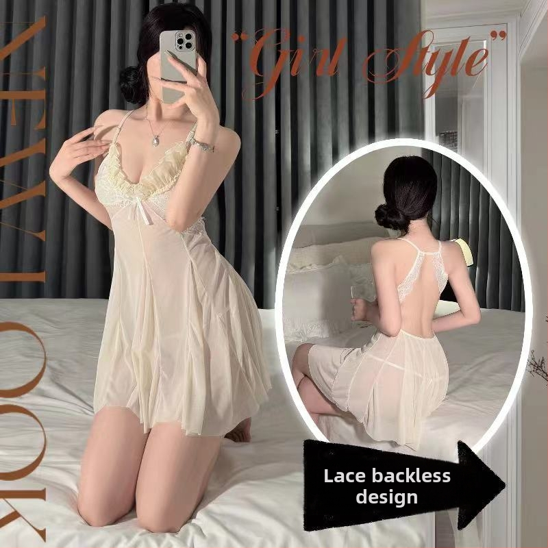 Čipkované sieťové nočné šaty s hlbokým V výstrihom, priehľadné chrbát, obsahuje tangá; tenká sieťovina, 70–80% polyester, 121–140 g/m2