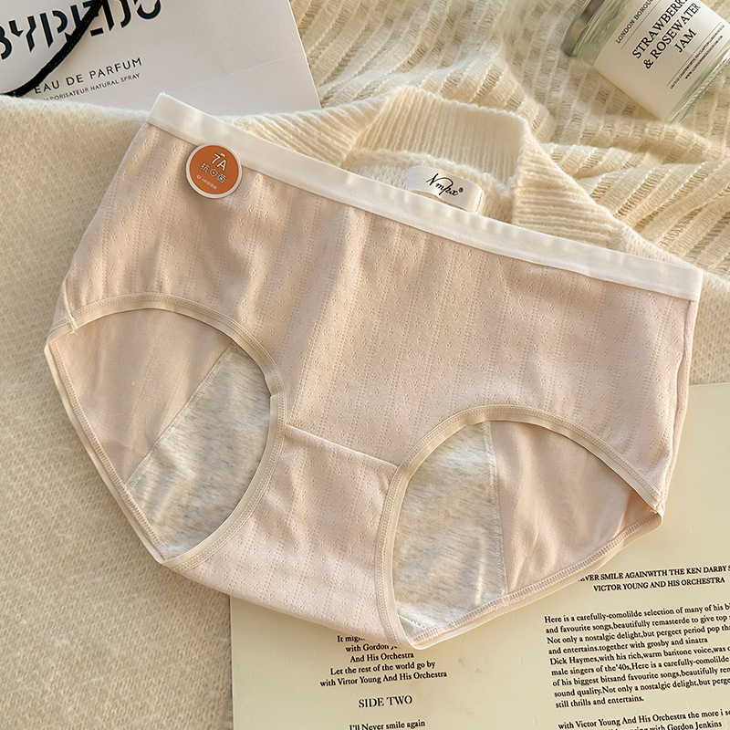 Ženske pamučne menstrualne gaćice sa srednjim porastom, jednobojne, vanjski materijal 95,7% pamuk, podstava u području prepona 100% pamuk, pleteni materijal.