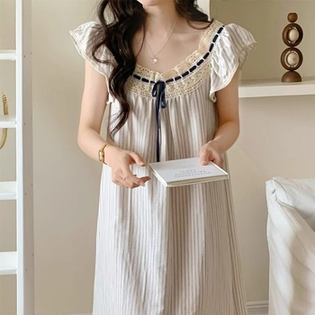 Imitált pamutból készült, ujjatlan, középmagasságú hosszúságú éjszakai ruha – kerek nyakú, egyrészes, vékony anyag, 90–95% poliészter, nyári viselet tiniknek