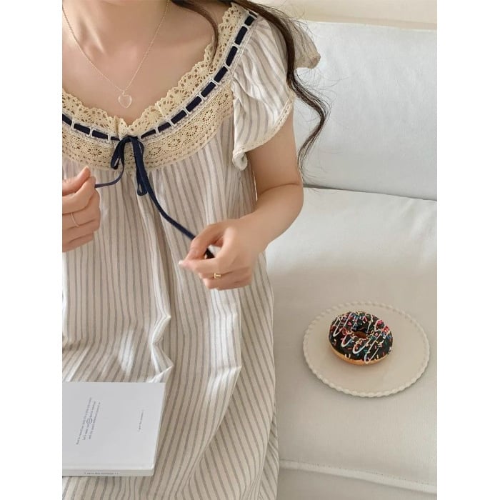 Imitált pamutból készült, ujjatlan, középmagasságú hosszúságú éjszakai ruha – kerek nyakú, egyrészes, vékony anyag, 90–95% poliészter, nyári viselet tiniknek