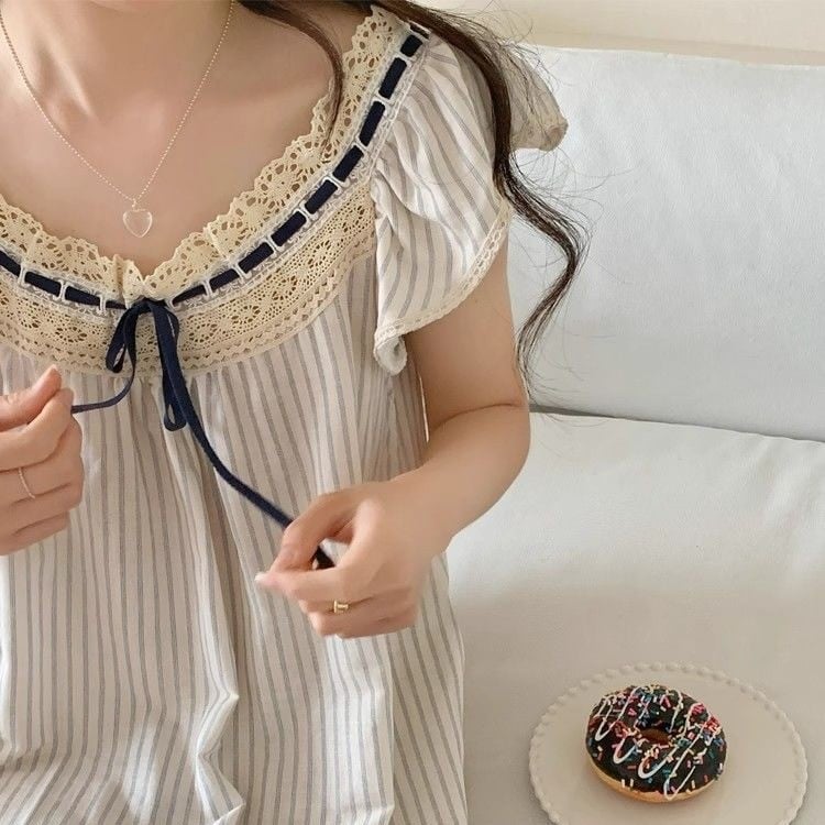 Imitált pamutból készült, ujjatlan, középmagasságú hosszúságú éjszakai ruha – kerek nyakú, egyrészes, vékony anyag, 90–95% poliészter, nyári viselet tiniknek