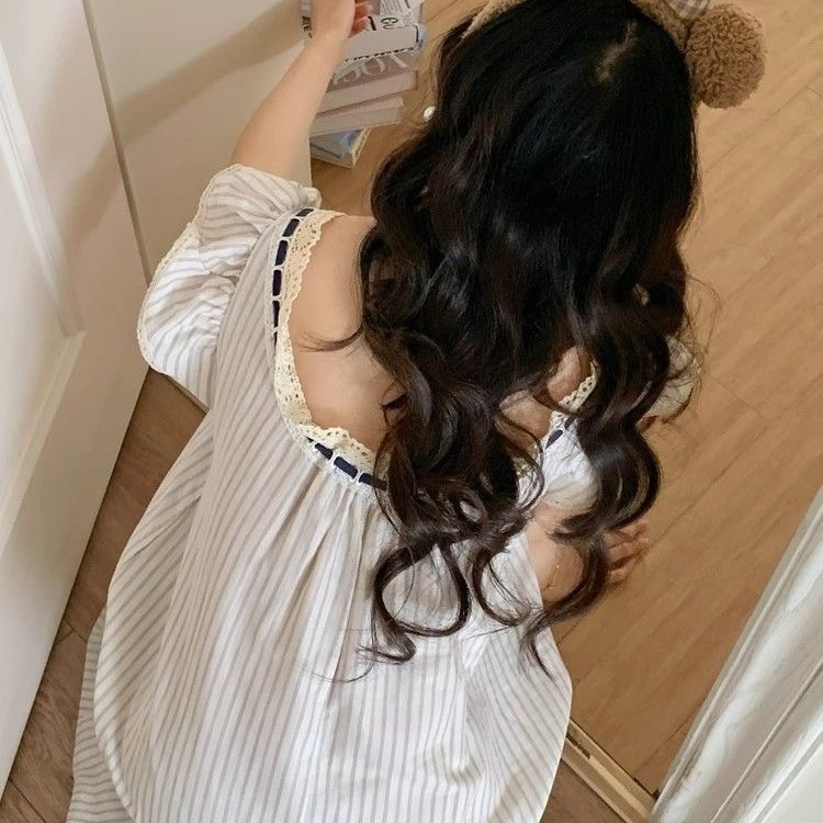 Imitált pamutból készült, ujjatlan, középmagasságú hosszúságú éjszakai ruha – kerek nyakú, egyrészes, vékony anyag, 90–95% poliészter, nyári viselet tiniknek