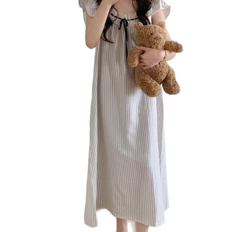 Imitált pamutból készült, ujjatlan, középmagasságú hosszúságú éjszakai ruha – kerek nyakú, egyrészes, vékony anyag, 90–95% poliészter, nyári viselet tiniknek