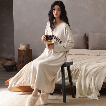 Derong velúr éjszakai ruha, viszkóz-keverék 50–70%, kerek nyakú, hosszú ujjú, hosszú fazon