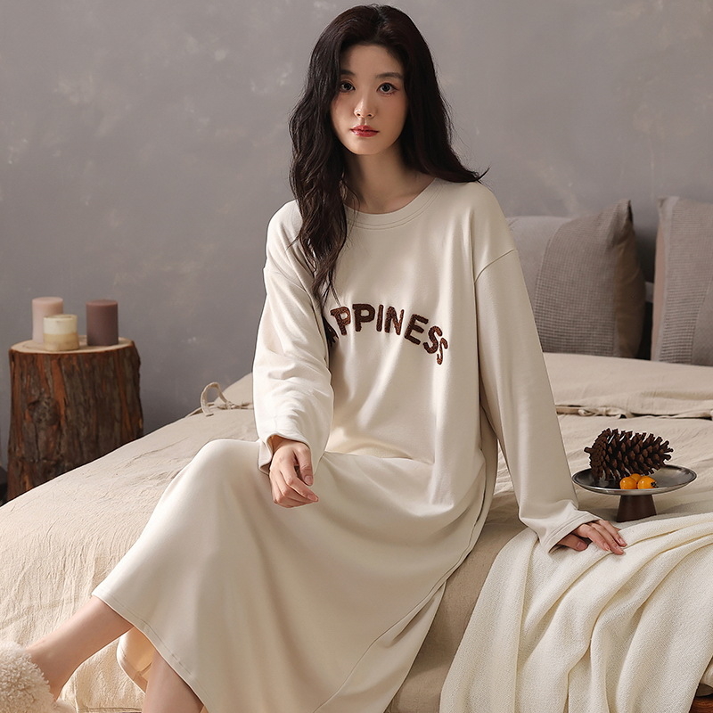 Derong velúr éjszakai ruha, viszkóz-keverék 50–70%, kerek nyakú, hosszú ujjú, hosszú fazon