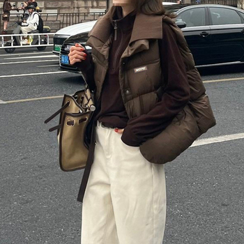 Női pamut kötött mellény lapel típusú gallérral, laza szabású, pamut töltőanyaggal, egygombos záródással, ősz–télre