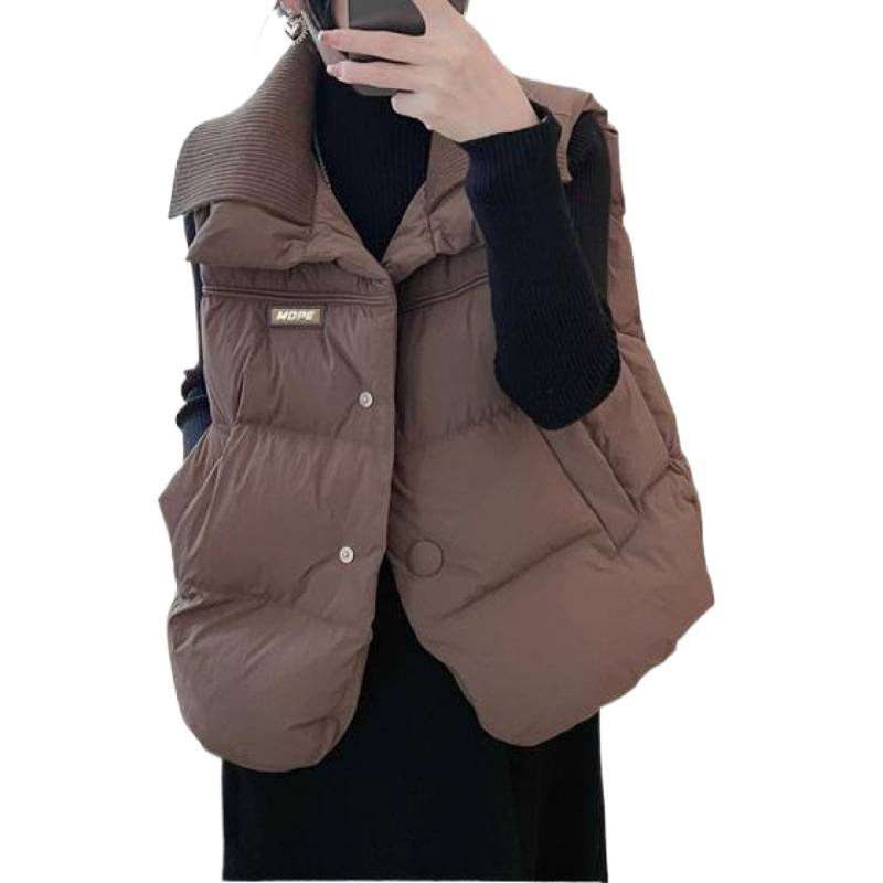 Női pamut kötött mellény lapel típusú gallérral, laza szabású, pamut töltőanyaggal, egygombos záródással, ősz–télre