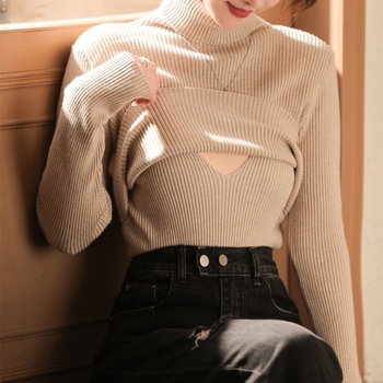 Пуловер за кърмене, дебел есенно-зимен плет, core-spun прежда, яка поло, ръкави принцеси