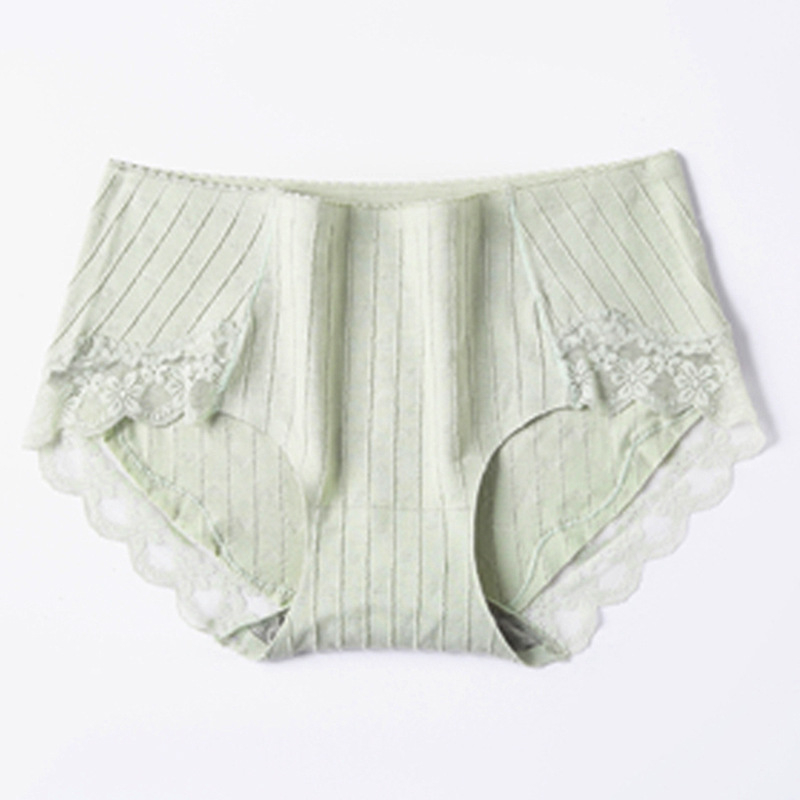Ženske pamučne gaćice s srednje visokim strukom, prozračne, podizanje bokova, pleteni materijal; glavni materijal 95% pamuk, podstava 100% pamuk