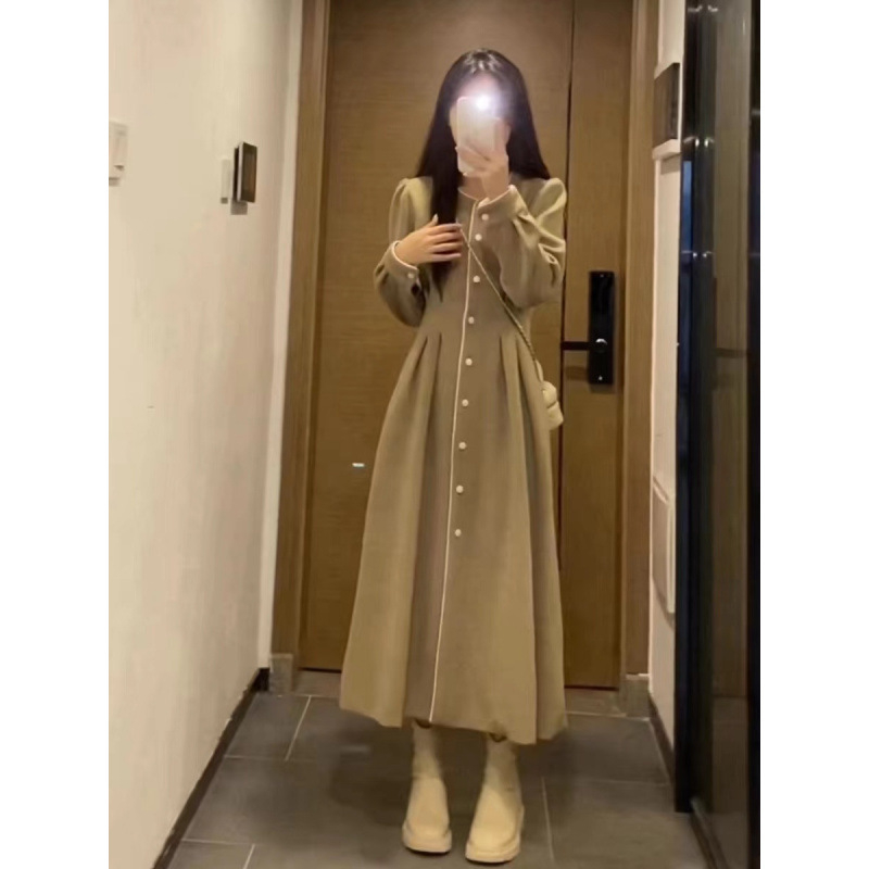 Рокля за кърмене след раждане с кръгло деколте, дълги ръкави, полиестеров плат над 95%, дълга пола, откриване за кърмене