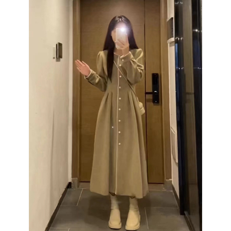 Рокля за кърмене след раждане с кръгло деколте, дълги ръкави, полиестеров плат над 95%, дълга пола, откриване за кърмене