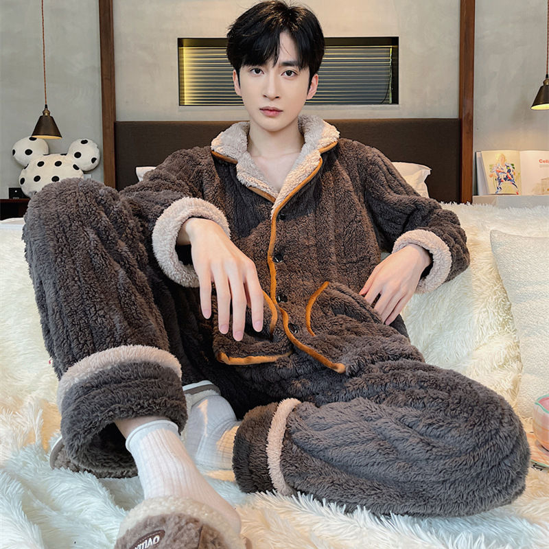 Muški pijama set od Shu Velvet, debeli materijal, rever ovratnik, dugi rukavi i hlače