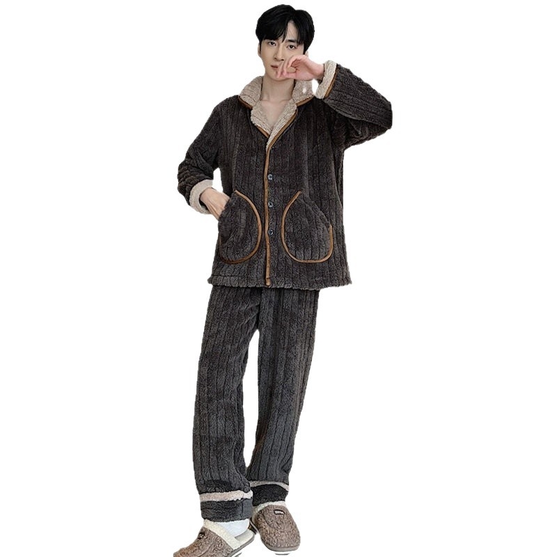 Muški pijama set od Shu Velvet, debeli materijal, rever ovratnik, dugi rukavi i hlače