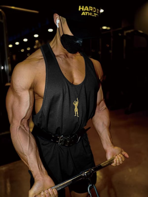 Vyrų be rankovių sportinė liemenė, laisvas kirpimas, kvėpuojanti, greitai džiūstantis poliesteris, I formos siuvinėjimas