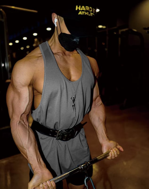 Vyrų be rankovių sportinė liemenė, laisvas kirpimas, kvėpuojanti, greitai džiūstantis poliesteris, I formos siuvinėjimas