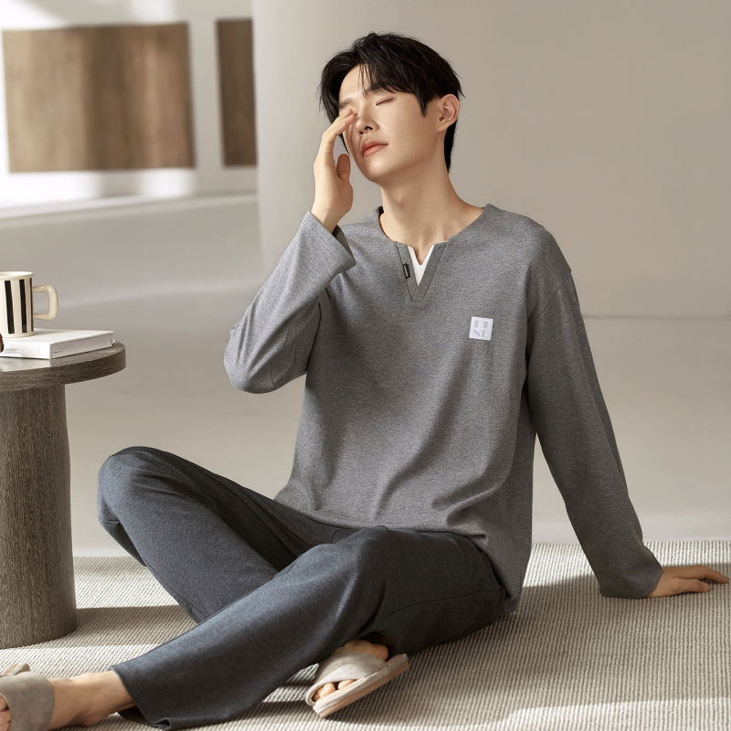 Ανδρικό σετ πιτζάμας από 100% βαμβάκι, μπλούζα με μακριά μανίκια και παντελόνια, στρογγυλός λαιμός, μεσαίου βάρους ύφασμα, πολυτελής οικιακή ενδυμασία