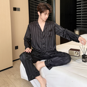 Férfi jégselyem pizsamaszett csíkos mintázattal, hosszú ujjú kardigán galléval és nadrággal, egész évben viselhető