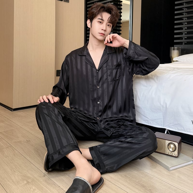 Férfi jégselyem pizsamaszett csíkos mintázattal, hosszú ujjú kardigán galléval és nadrággal, egész évben viselhető