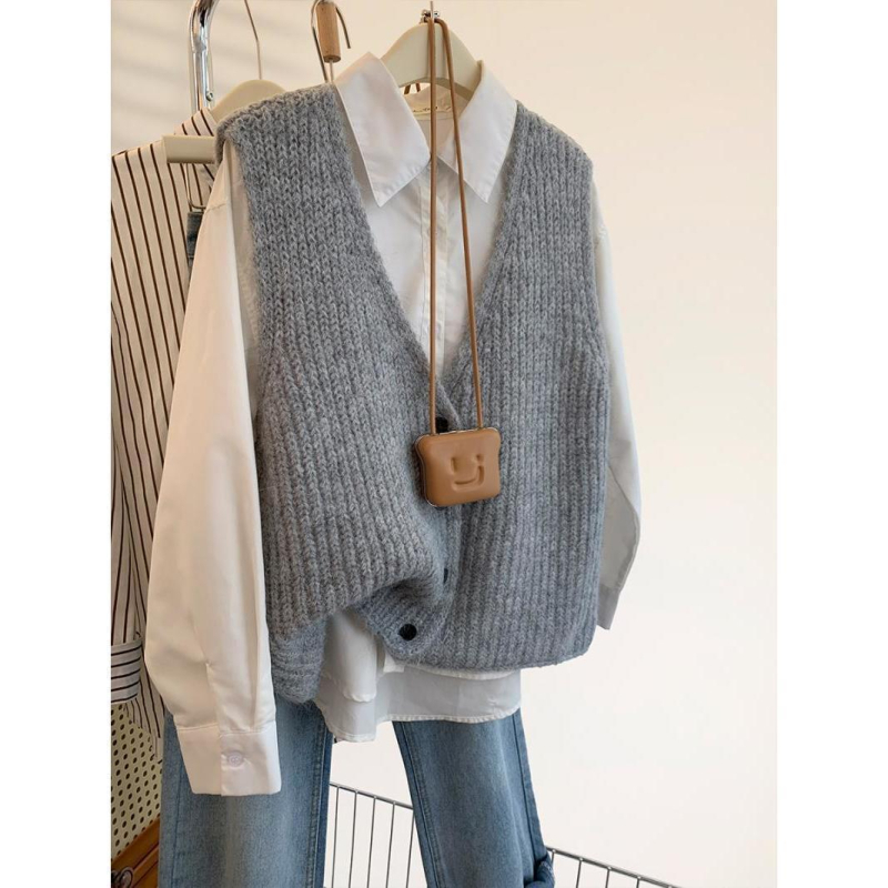 Ženski vest s V-izrezom, pleteni chenille materijal, proljeće 2025, stil Royal Sister