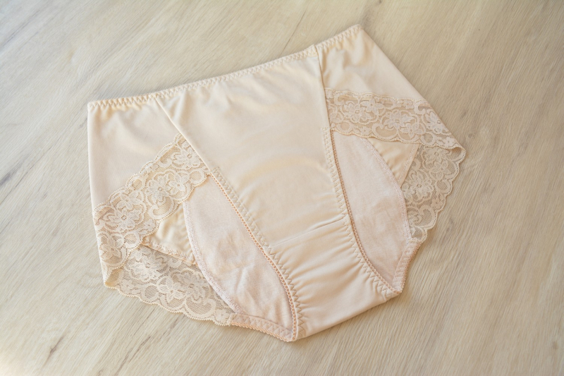 Ženske gaćice za menstruaciju s Milk Silk čipkom i pamukom, brzo sušenje, srednji pojas