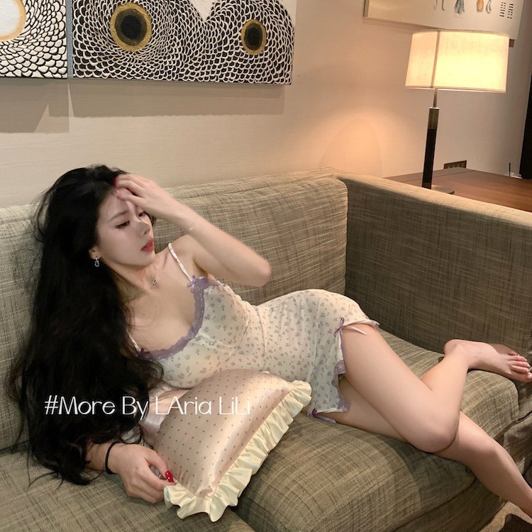 Jednodjelna noćna haljina s trakama, seksi stil, V-izrez, bez rukava, modal-poliester materijal.