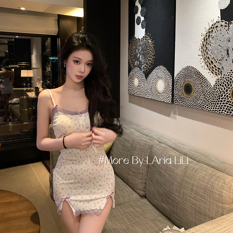 Jednodjelna noćna haljina s trakama, seksi stil, V-izrez, bez rukava, modal-poliester materijal.