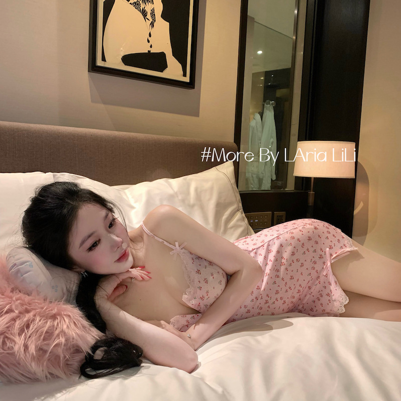 Jednodjelna noćna haljina s trakama, seksi stil, V-izrez, bez rukava, modal-poliester materijal.