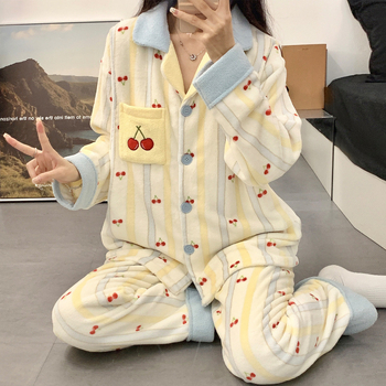 Майчин комплект: кардиган и пижама от коралов флийс Island velvet – зима 2025, 100% полиестер, екстра дебел 301–350 г/м², дълги ръкави, панталони