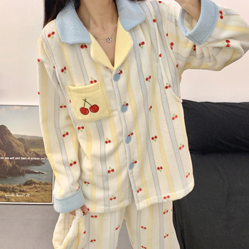 Майчин комплект: кардиган и пижама от коралов флийс Island velvet – зима 2025, 100% полиестер, екстра дебел 301–350 г/м², дълги ръкави, панталони