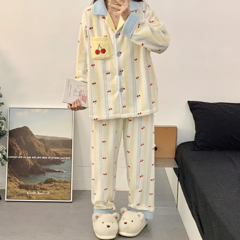 Майчин комплект: кардиган и пижама от коралов флийс Island velvet – зима 2025, 100% полиестер, екстра дебел 301–350 г/м², дълги ръкави, панталони