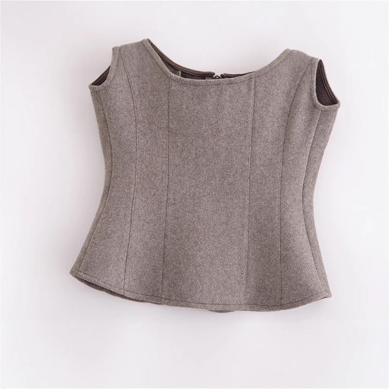 Kamizola top, uska silueta, kratka duljina 40-50 cm, poliester, jednofobni uzorak, bez naramenica, bez leđa