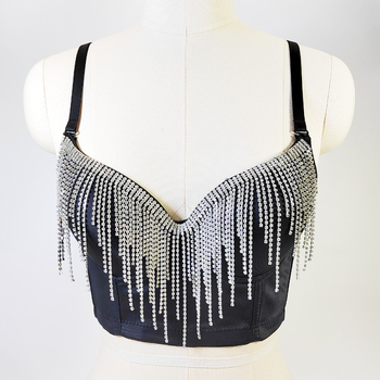 Tube top s resicama i perlicama, trokutični oblik kupa, bez naramenica, oblikuje tijelo, plivački materijal (80–90% poliester)