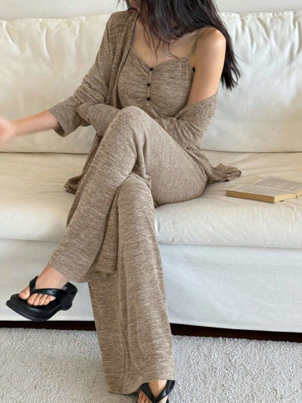 Set de pijama feminin, 3 piese — poliester, fără guler, mâneci lungi, țesătură groasă (201–250 g/m²), lejer, respirabil, pentru acasă și poate fi purtat și afară
