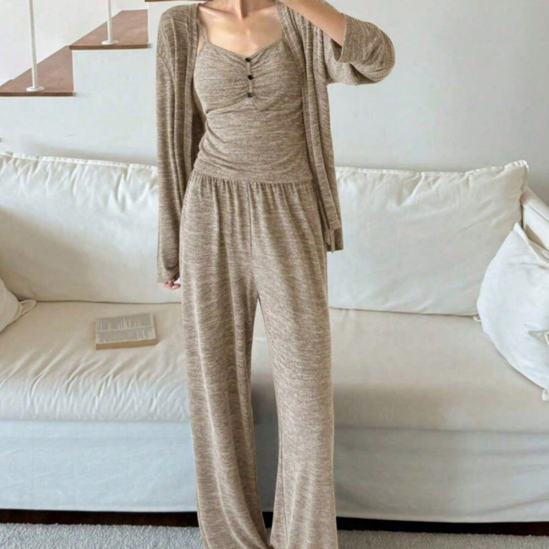 Set de pijama feminin, 3 piese — poliester, fără guler, mâneci lungi, țesătură groasă (201–250 g/m²), lejer, respirabil, pentru acasă și poate fi purtat și afară