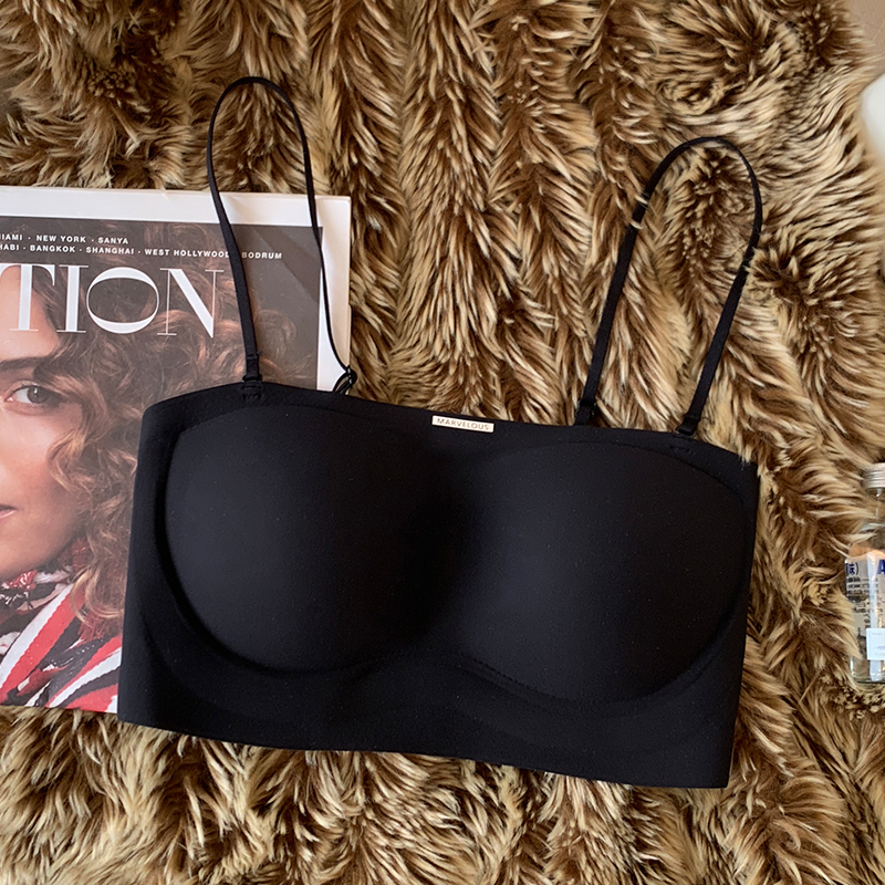 Sutien din bumbac, cupă 3/4, fără bretele, închidere la spate cu patru rânduri de carlige, cupă modelată cu partea superioară subțire și partea inferioară mai lată