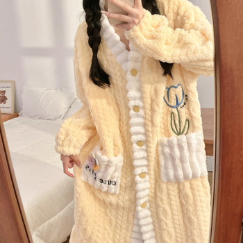 Σετ οικιακής χρήσης από coral fleece: εξτρα-παχύ 301–350 g/m², cardigan με V-λαιμό και μακριά μανίκια, παντελόνια για χειμωνιάτικο σπίτι