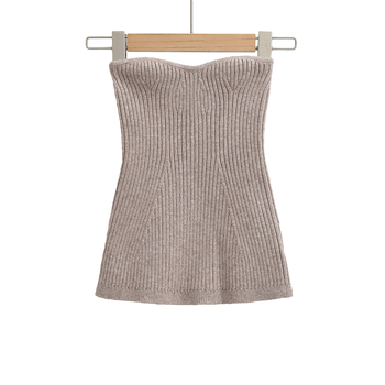 Top tubular tricotat, fără bretele, micro-elastic, lungime scurtă, țesătură poliester cu spandex (70–80% poliester)