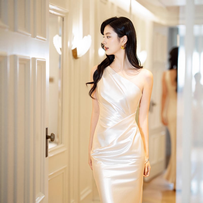 Формална вечерна рокля – дълга, без презрамки, средна талия, полиестер