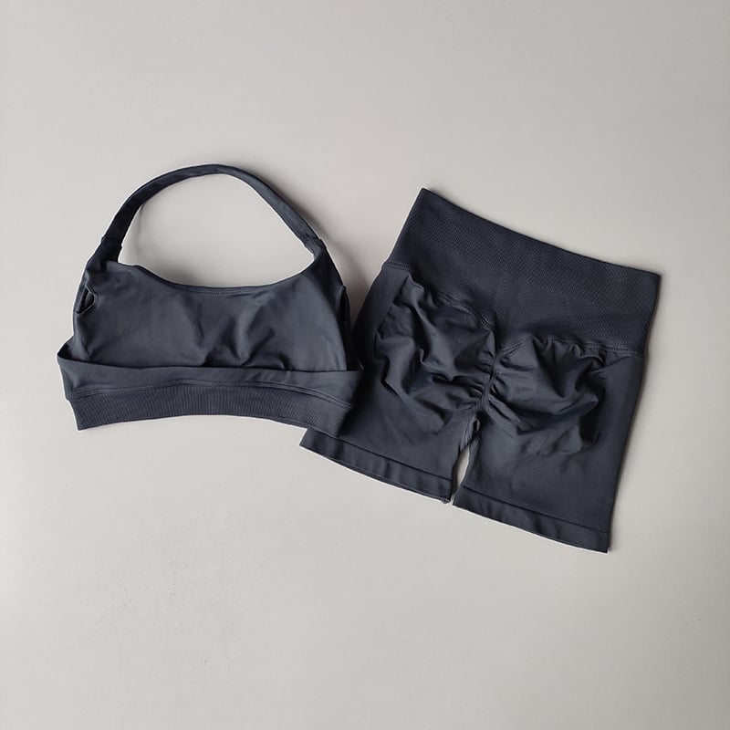 Női ujjatlan halter edző szett — háromnegyedes hosszúságú csípőemelő nadrág, nylon-spandex anyag, pull-over felső, mellpárnákkal