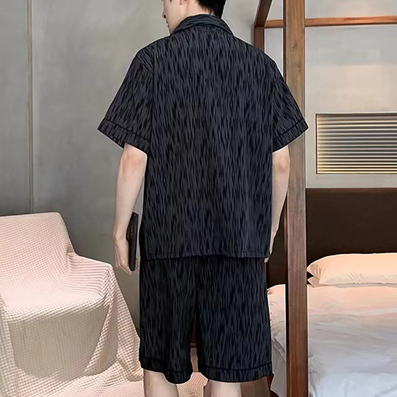 Set pijamale bărbați: mâneci 3/4, țesătură subțire, pantaloni scurți, model dungat