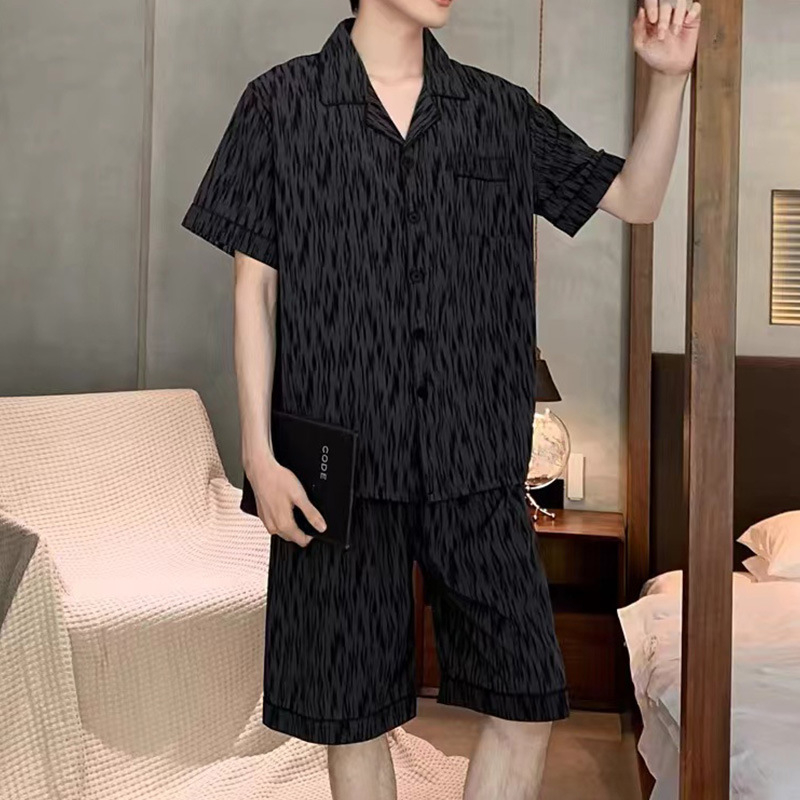 Set pijamale bărbați: mâneci 3/4, țesătură subțire, pantaloni scurți, model dungat