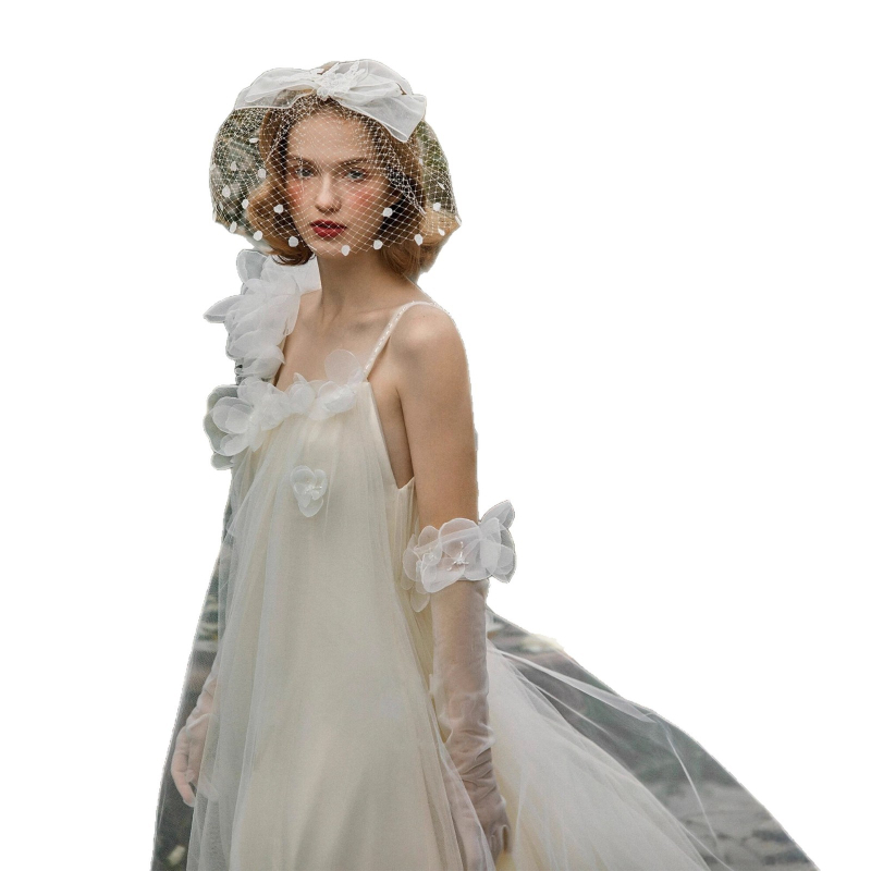 Булчинска рокля: едно рамо, А‑линия, дълга пола, три четвърти ръкав, полиестер 90–95%