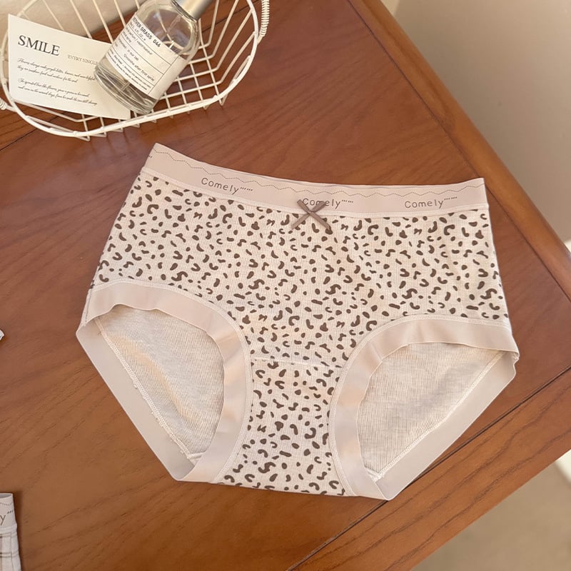 Дамски бельо от вискоза с антибактериално, дишащо и без видими следи удобство; среден талия; едноцветно; чатала 100% памук; подходящо за всички сезони